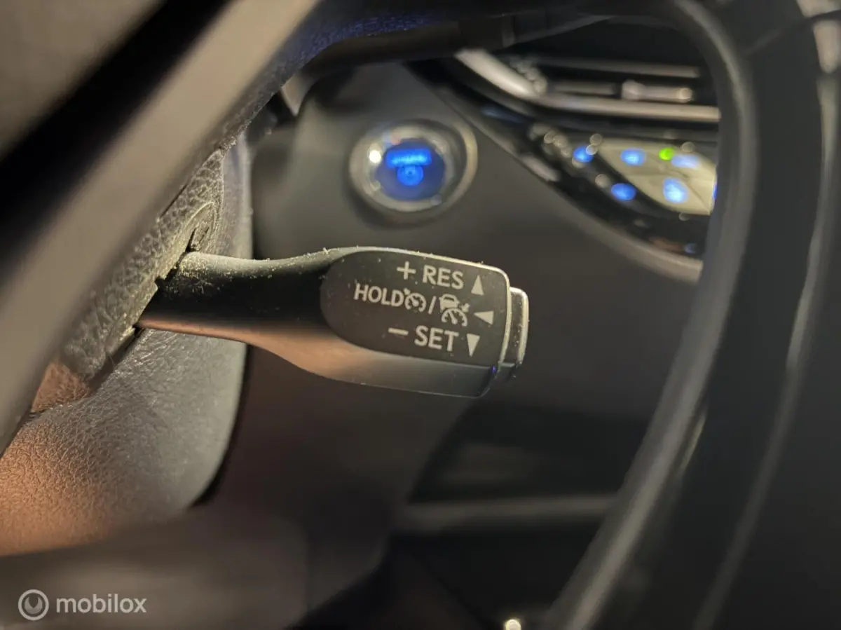 1.8 Hybrid Bi-Tone LED / STOELVERW. / STUURVERW. / CAMERA / CARPLAY MEDIA /