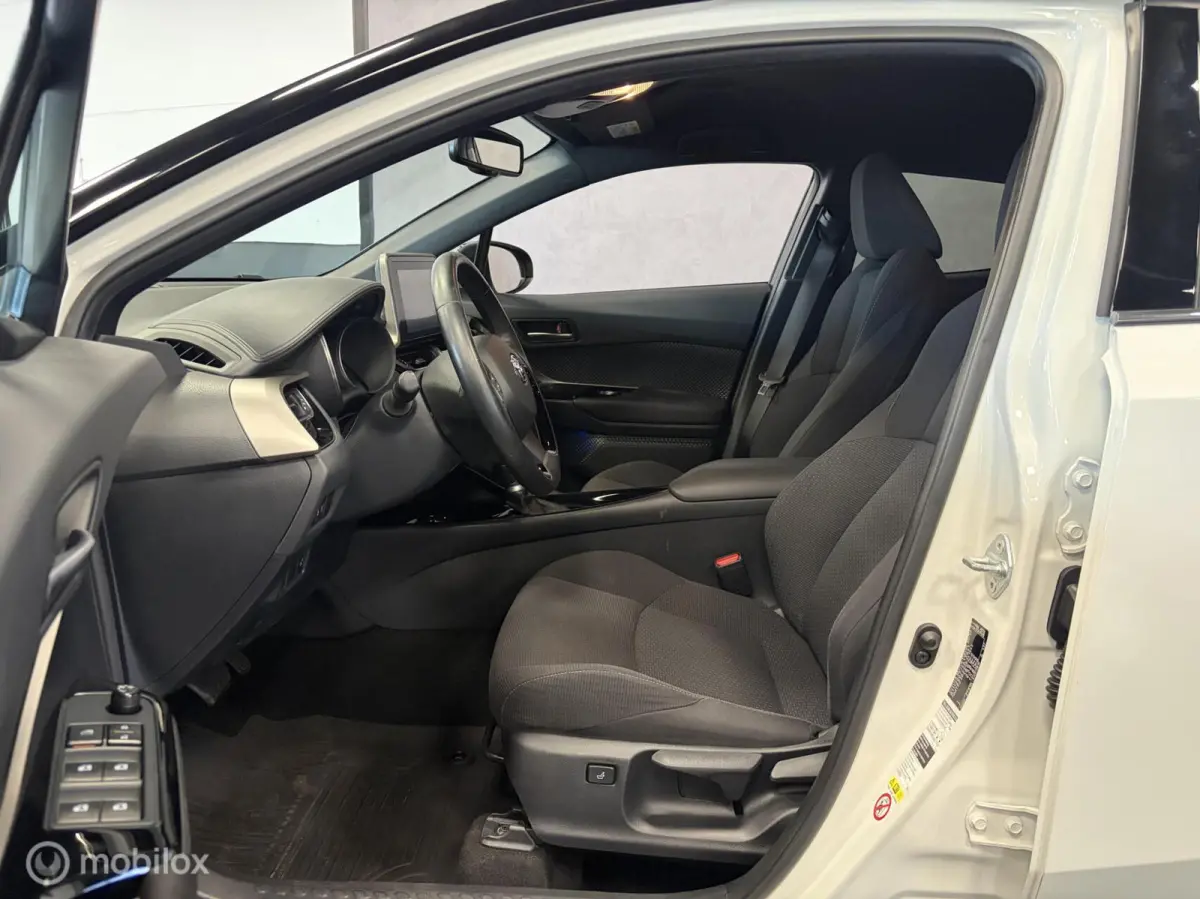 1.8 Hybrid Bi-Tone LED / STOELVERW. / STUURVERW. / CAMERA / CARPLAY MEDIA /