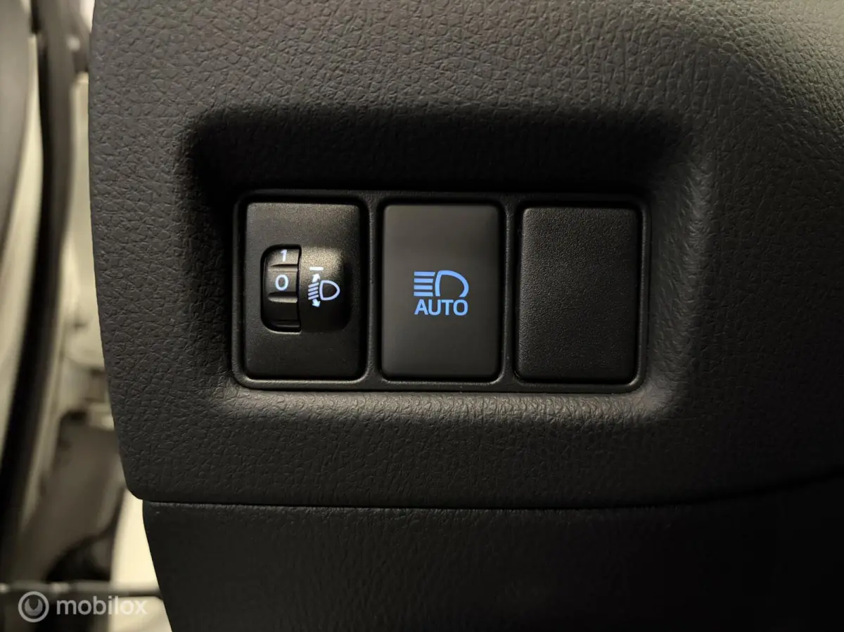1.8 Hybrid Bi-Tone LED / STOELVERW. / STUURVERW. / CAMERA / CARPLAY MEDIA /