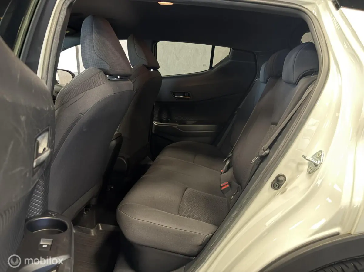 1.8 Hybrid Bi-Tone LED / STOELVERW. / STUURVERW. / CAMERA / CARPLAY MEDIA /
