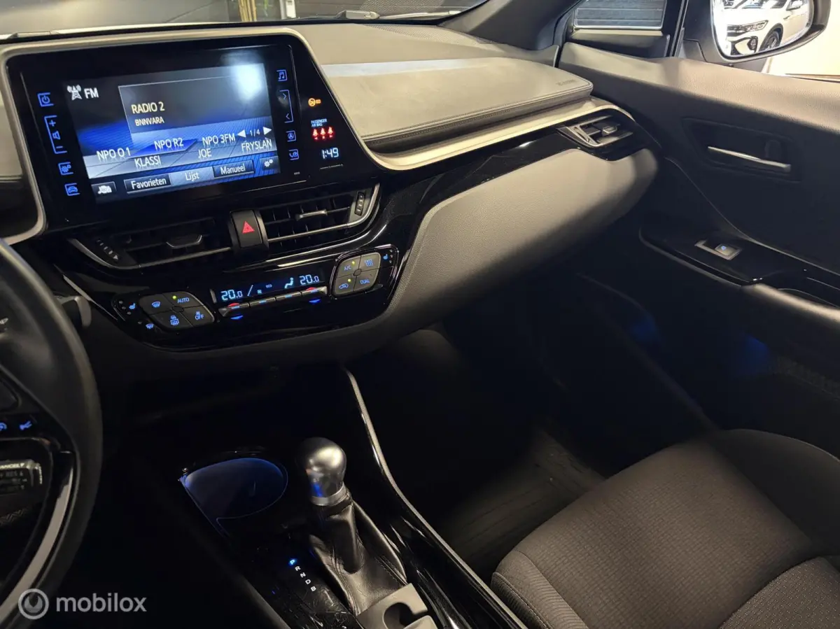 1.8 Hybrid Bi-Tone LED / STOELVERW. / STUURVERW. / CAMERA / CARPLAY MEDIA /