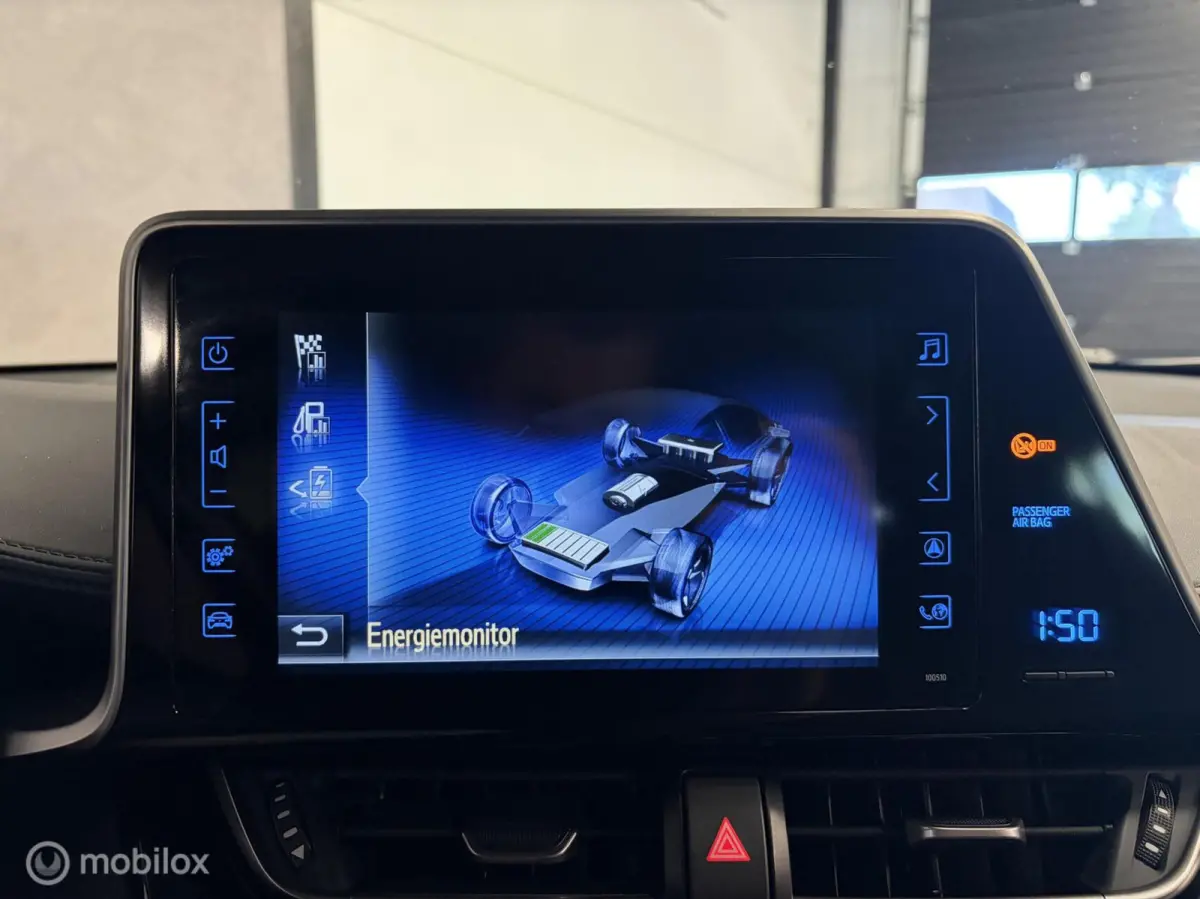 1.8 Hybrid Bi-Tone LED / STOELVERW. / STUURVERW. / CAMERA / CARPLAY MEDIA /