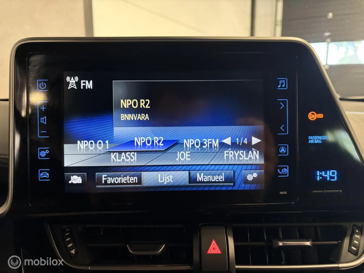 1.8 Hybrid Bi-Tone LED / STOELVERW. / STUURVERW. / CAMERA / CARPLAY MEDIA /