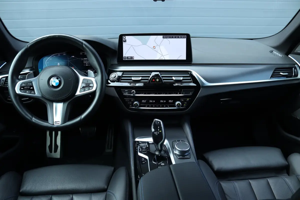 540i xDrive High Executive Harman Kardon / leder / memory / carplay