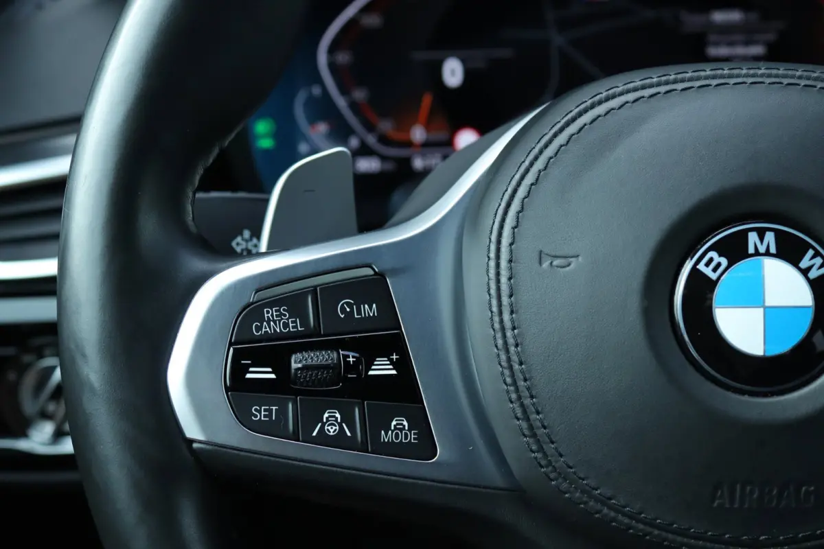540i xDrive High Executive Harman Kardon / leder / memory / carplay