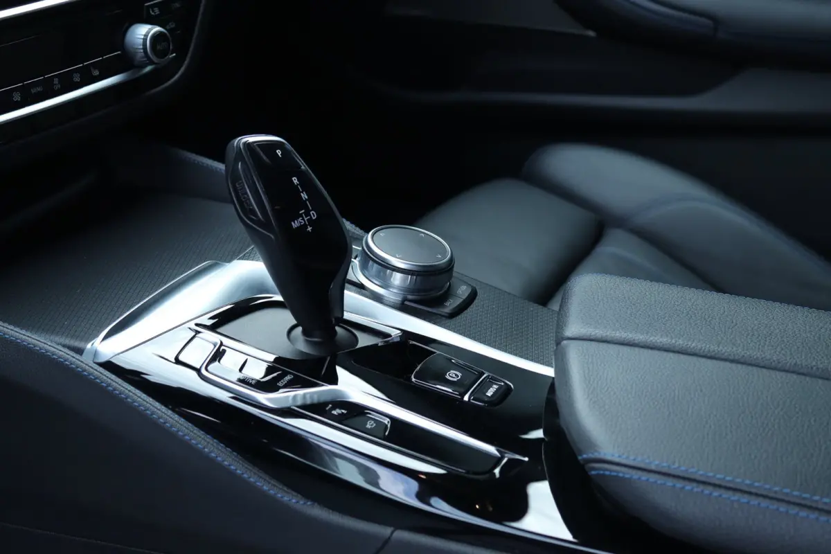 540i xDrive High Executive Harman Kardon / leder / memory / carplay