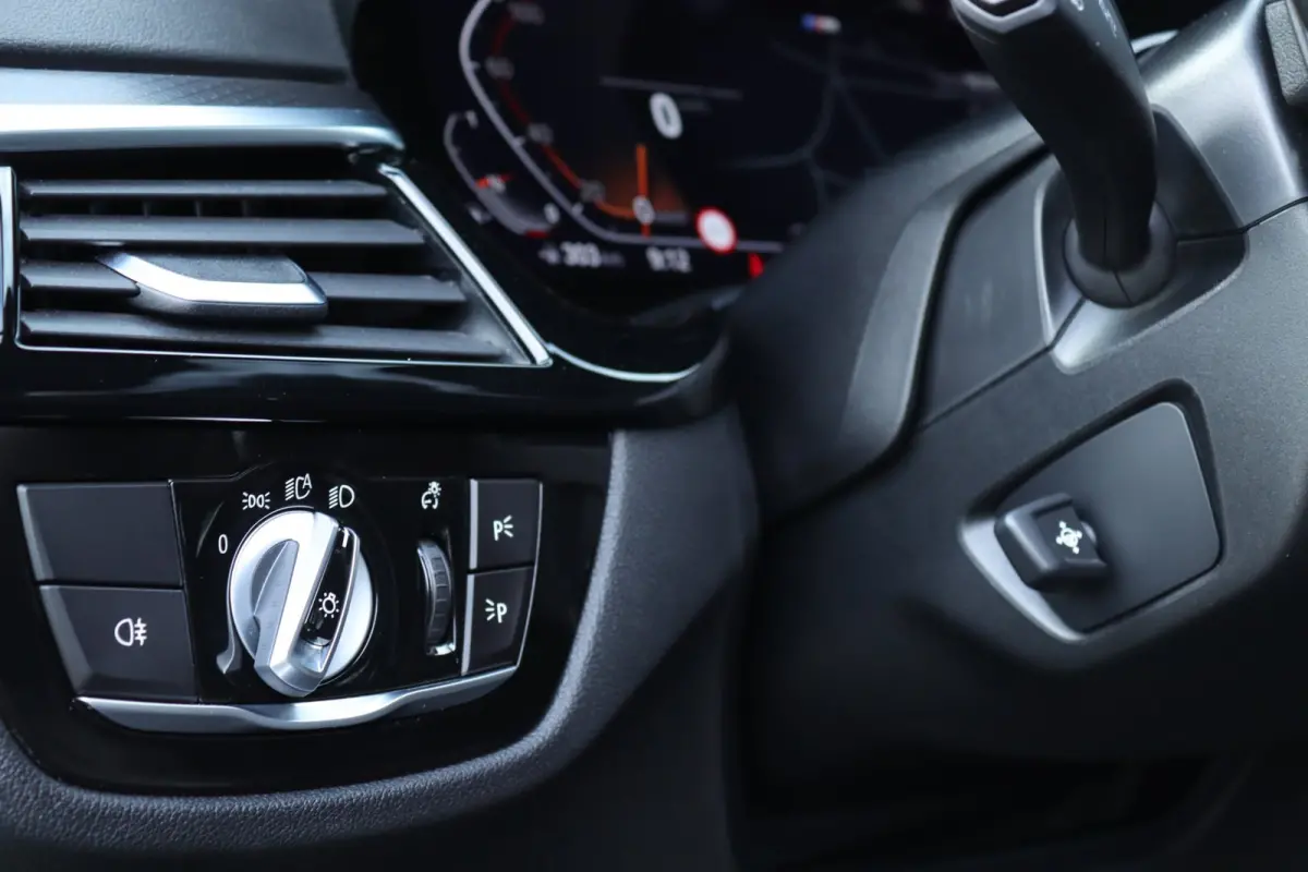 540i xDrive High Executive Harman Kardon / leder / memory / carplay