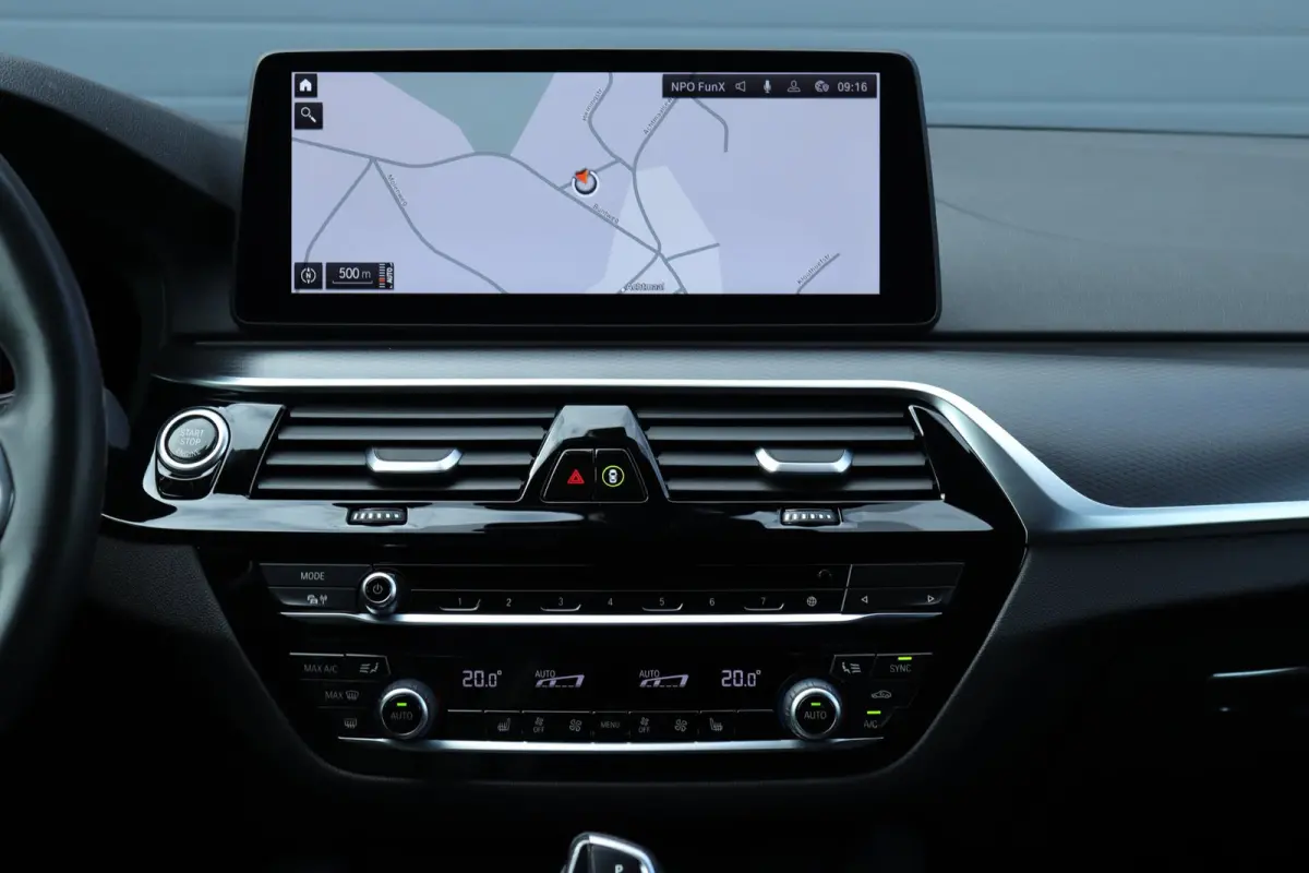 540i xDrive High Executive Harman Kardon / leder / memory / carplay