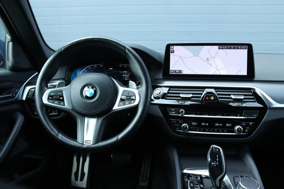 540i xDrive High Executive Harman Kardon / leder / memory / carplay