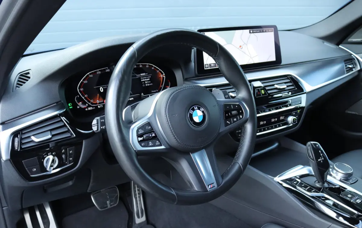 540i xDrive High Executive Harman Kardon / leder / memory / carplay