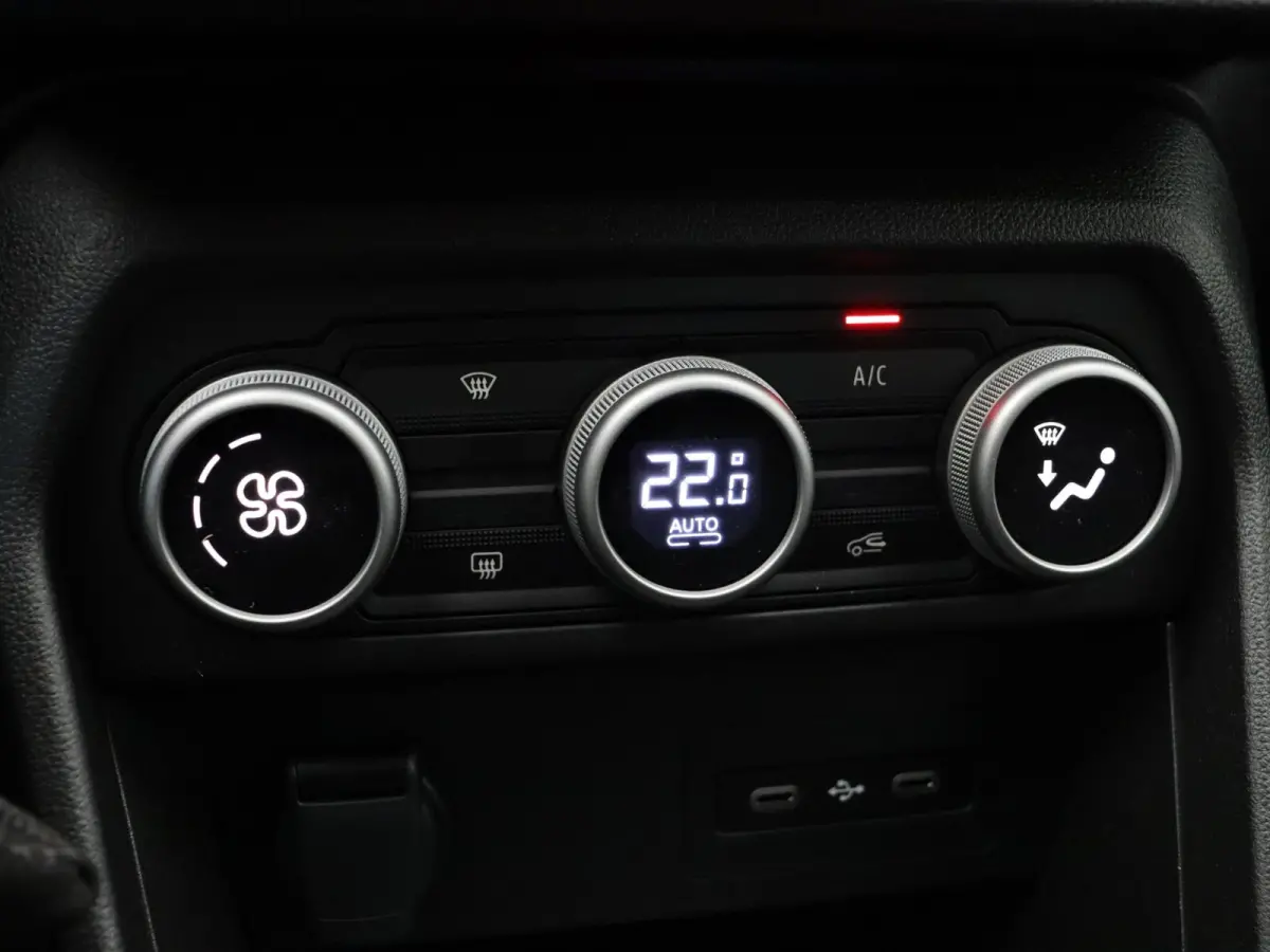 TCe 100pk limited edition | Achteruitrijcamera | Climate control | Cruise control |