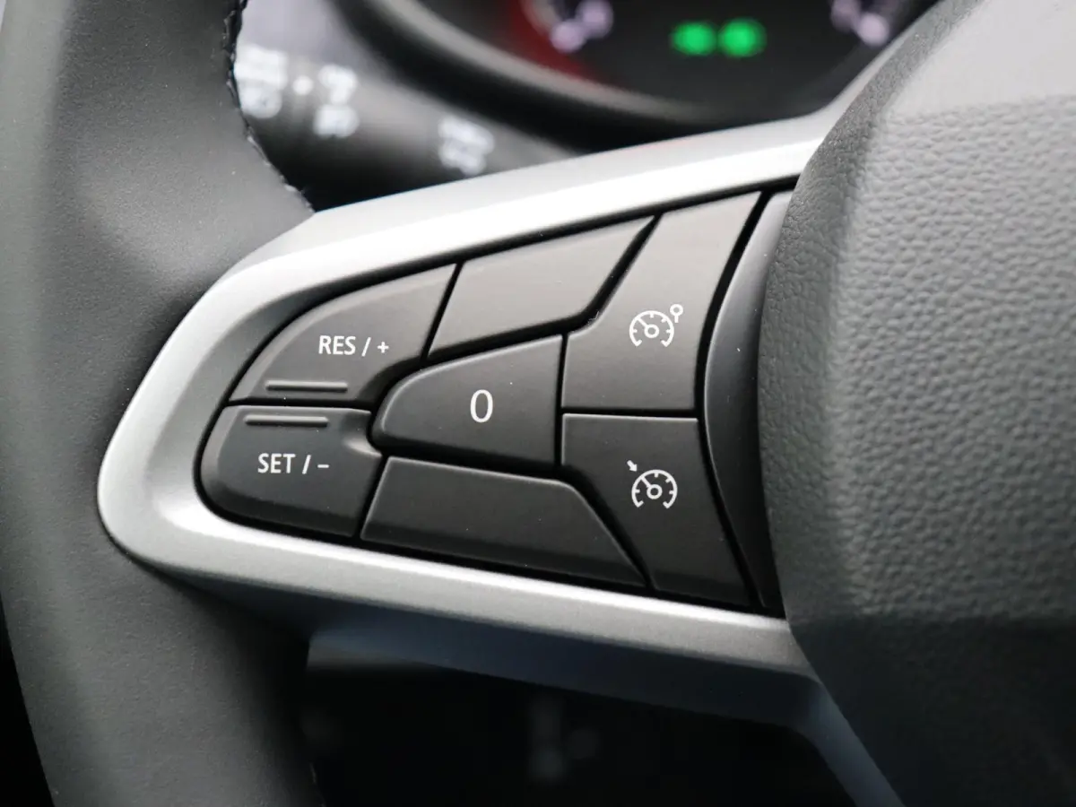 TCe 100pk expression | Stoelverwarming | Climate control | Cruise control |
