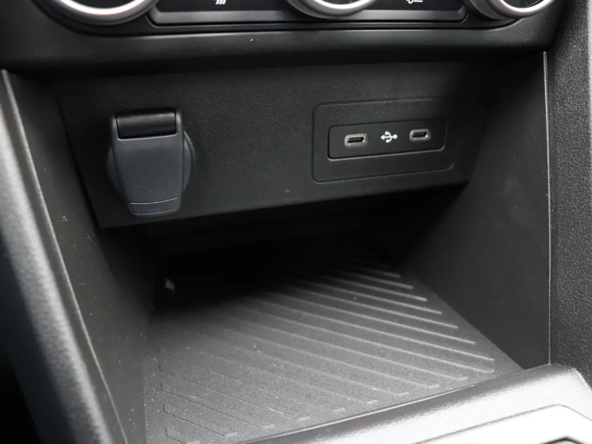 TCe 100pk expression | Stoelverwarming | Climate control | Cruise control |