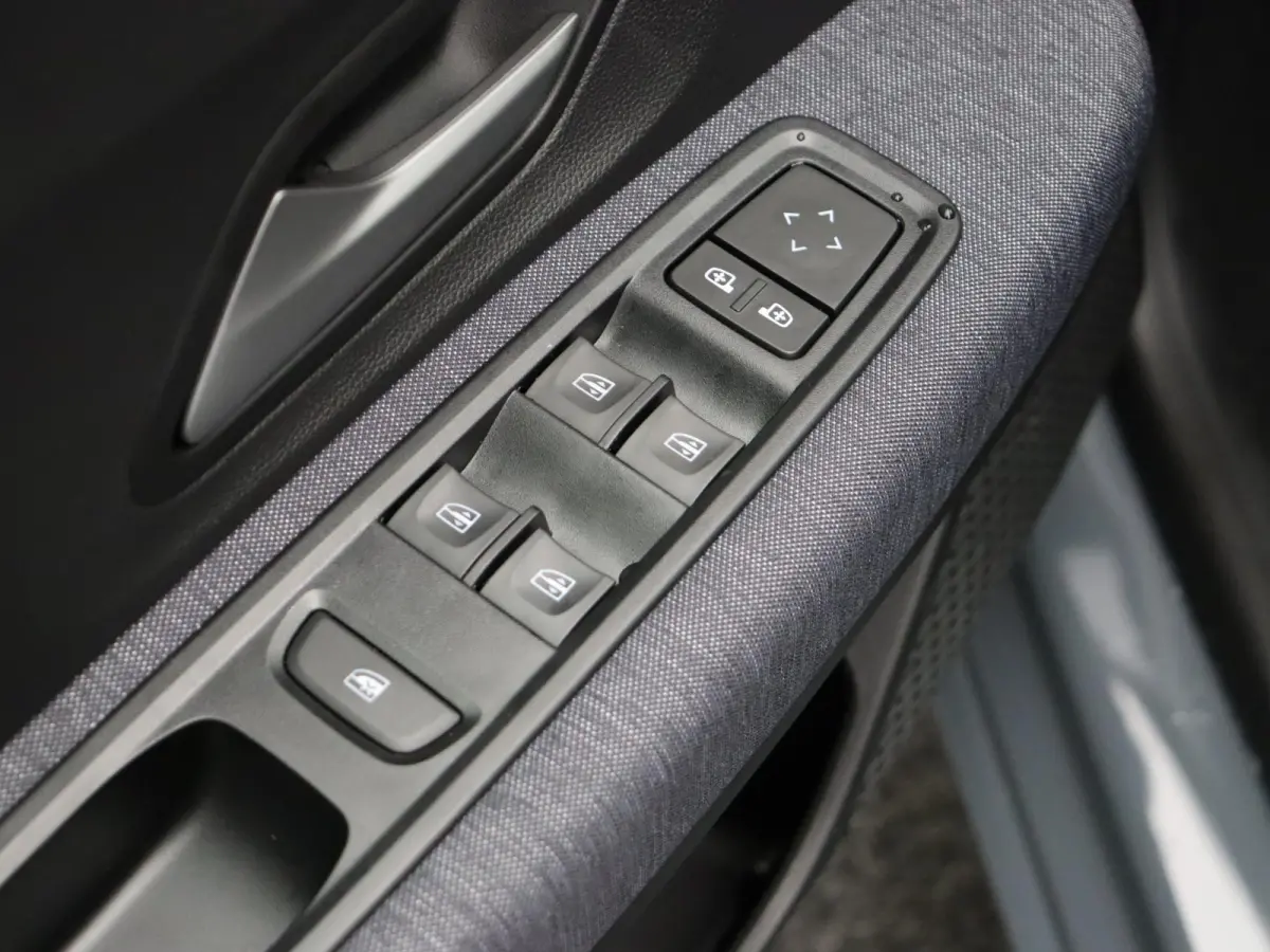 TCe 100pk expression | Stoelverwarming | Climate control | Cruise control |