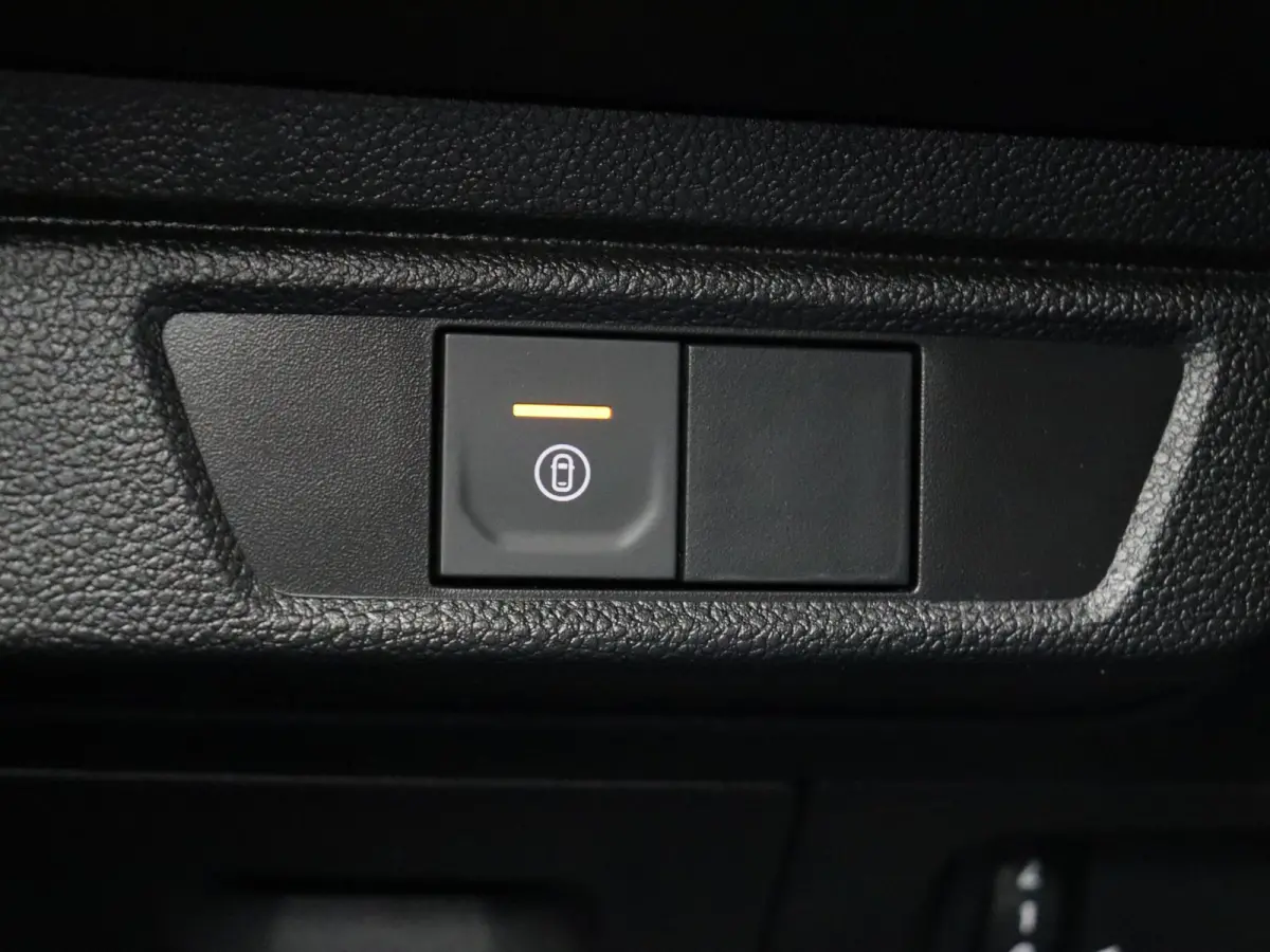 TCe 100pk expression | Stoelverwarming | Climate control | Cruise control |