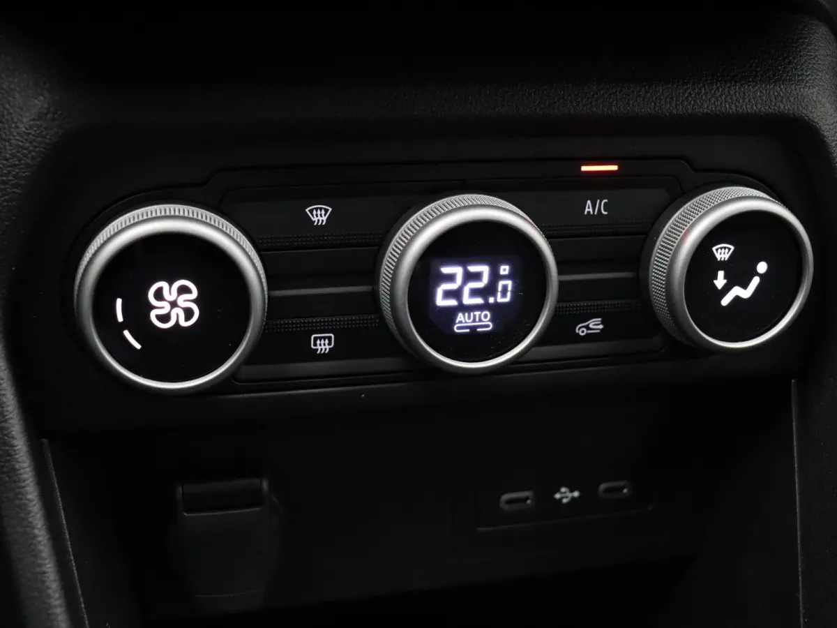 TCe 100pk expression | Stoelverwarming | Climate control | Cruise control |