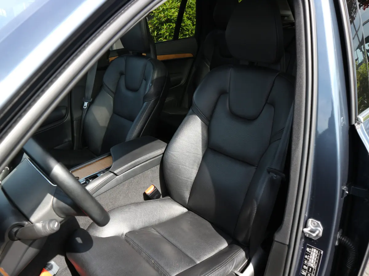 2.0 T8 Recharge AWD Inscription 7 PERS TREKHAAK NL AUTO