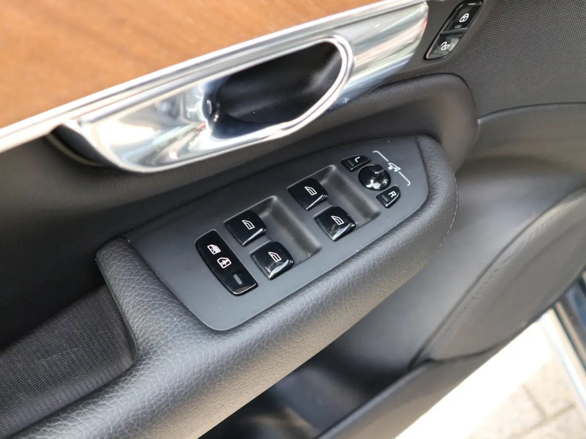 2.0 T8 Recharge AWD Inscription 7 PERS TREKHAAK NL AUTO