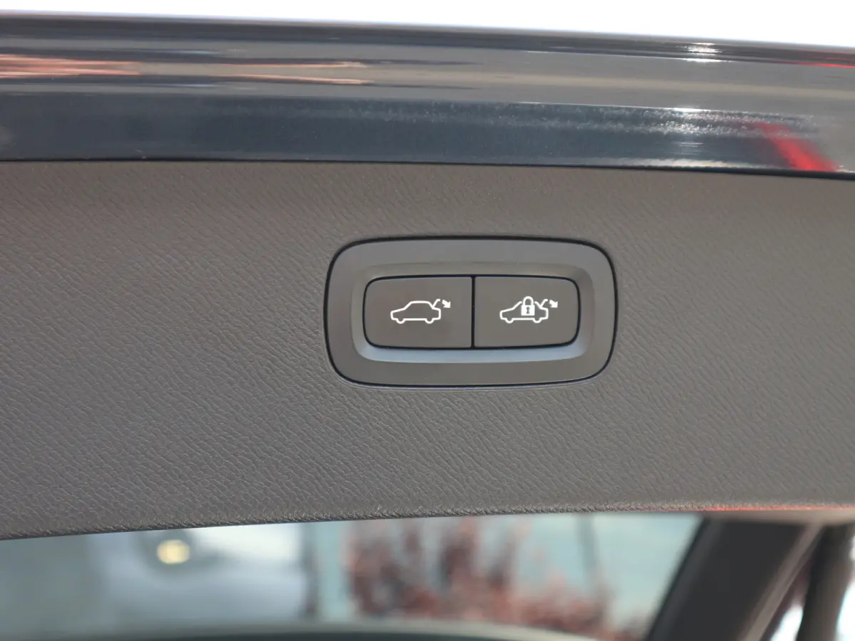 2.0 T8 Recharge AWD Inscription 7 PERS TREKHAAK NL AUTO