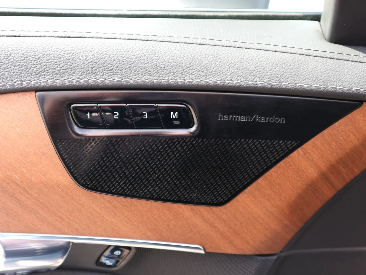 2.0 T8 Recharge AWD Inscription 7 PERS TREKHAAK NL AUTO