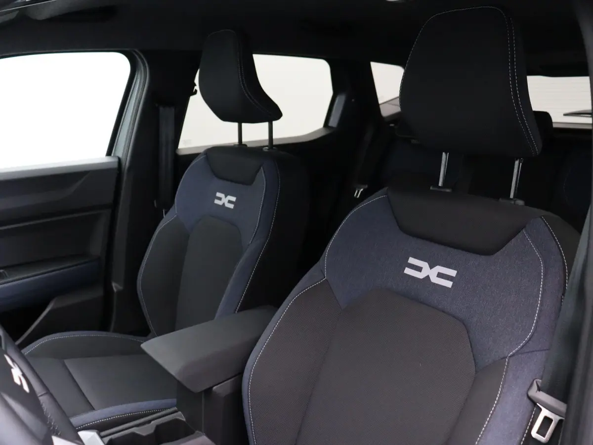 hybrid 155pk Journey | Stoel- en stuurwielverwarming | Voorruitverwarming | 360 graden camera | Blind spot |