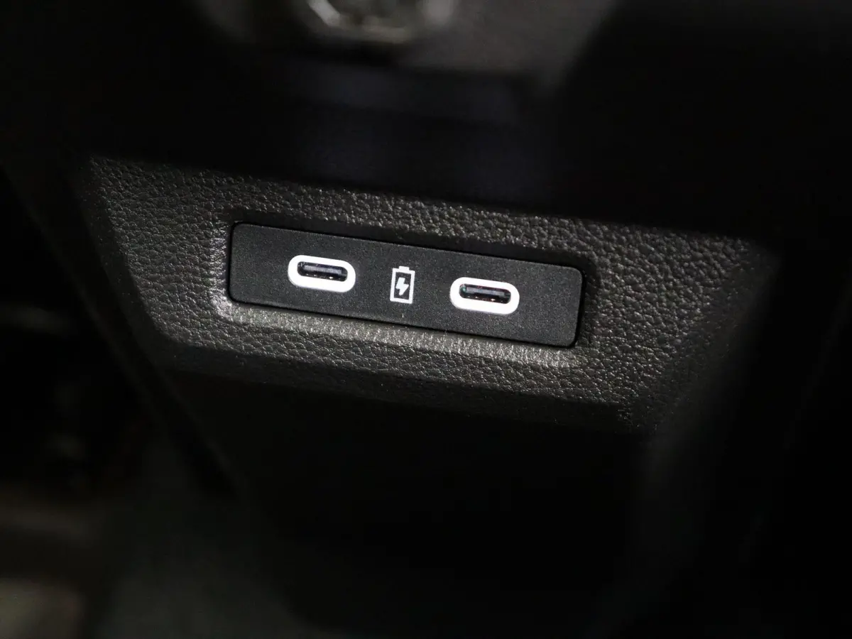 hybrid 155pk Journey | Stoel- en stuurwielverwarming | Voorruitverwarming | 360 graden camera | Blind spot |