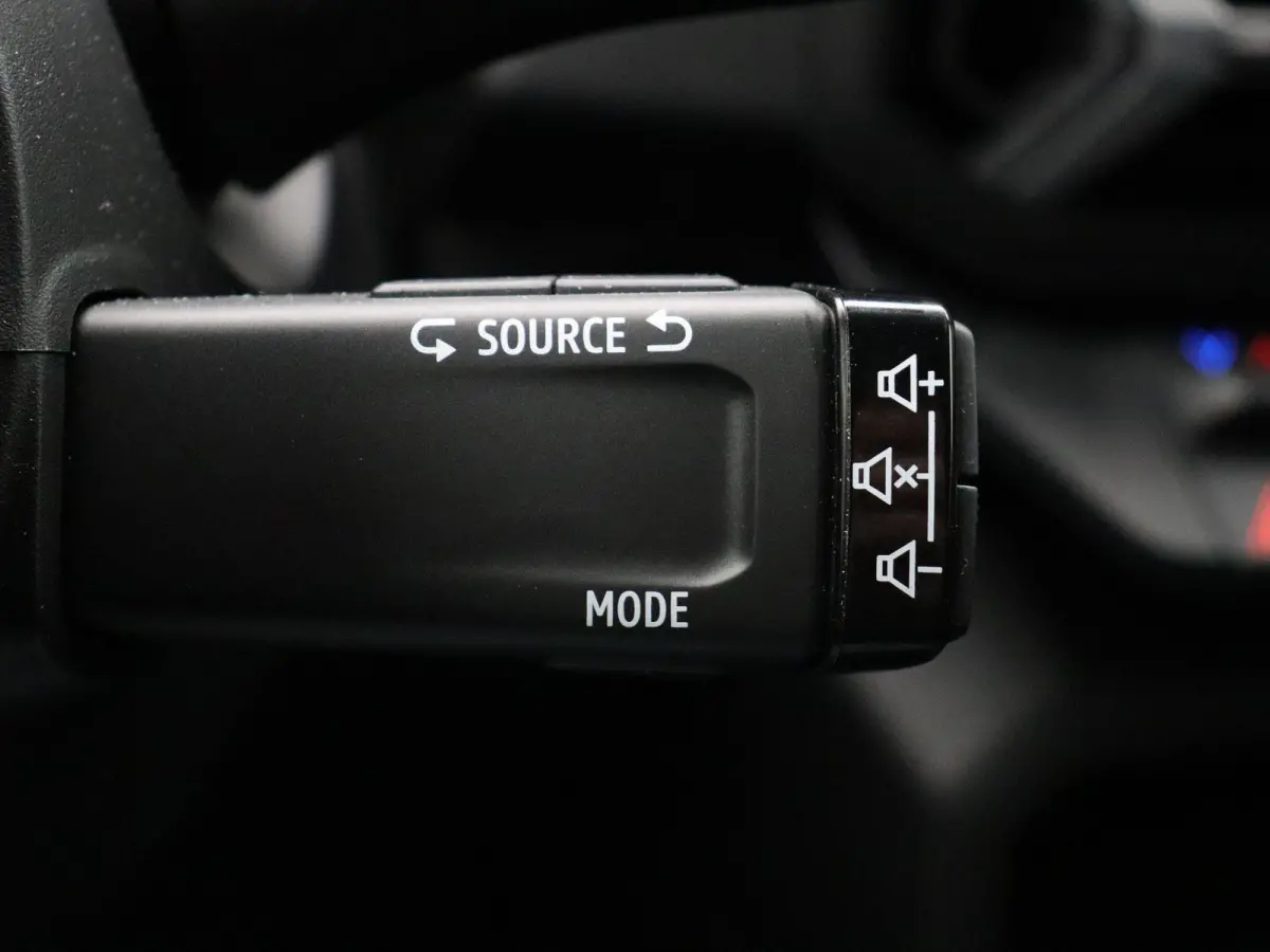 hybrid 155pk Journey | Stoel- en stuurwielverwarming | Voorruitverwarming | 360 graden camera | Blind spot |