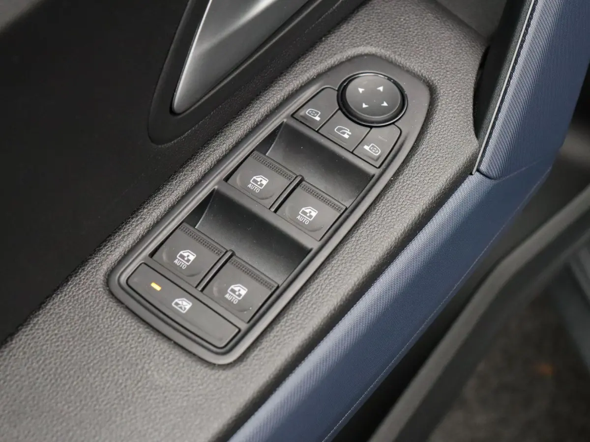 hybrid 155pk Journey | Stoel- en stuurwielverwarming | Voorruitverwarming | 360 graden camera | Blind spot |