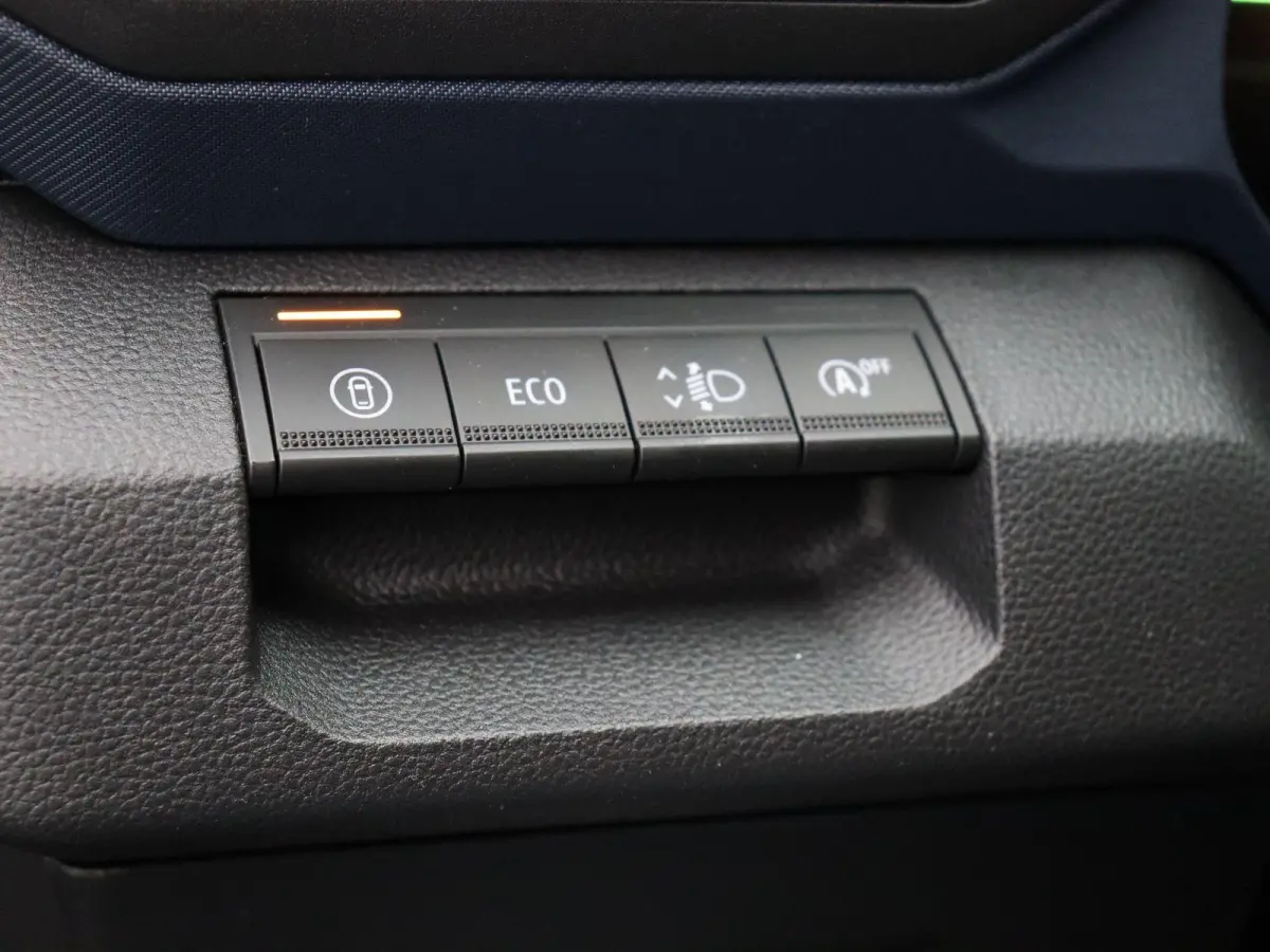 hybrid 155pk Journey | Stoel- en stuurwielverwarming | Voorruitverwarming | 360 graden camera | Blind spot |
