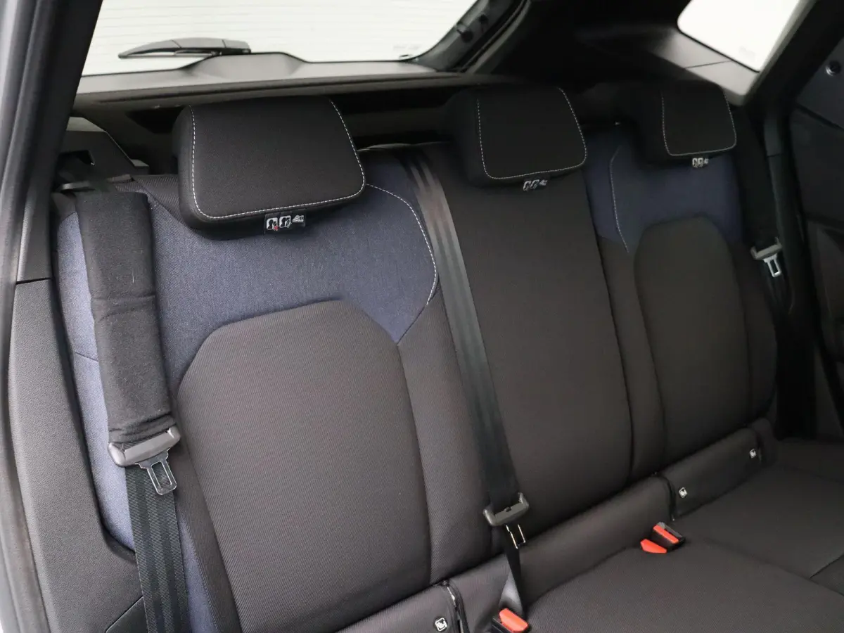 hybrid 155pk Journey | Stoel- en stuurwielverwarming | Voorruitverwarming | 360 graden camera | Blind spot |