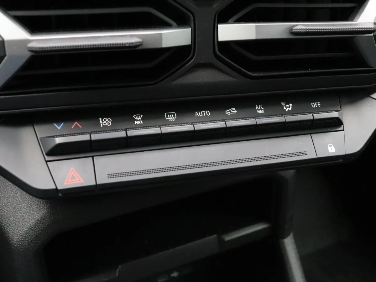 hybrid 155pk Journey | Stoel- en stuurwielverwarming | Voorruitverwarming | 360 graden camera | Blind spot |