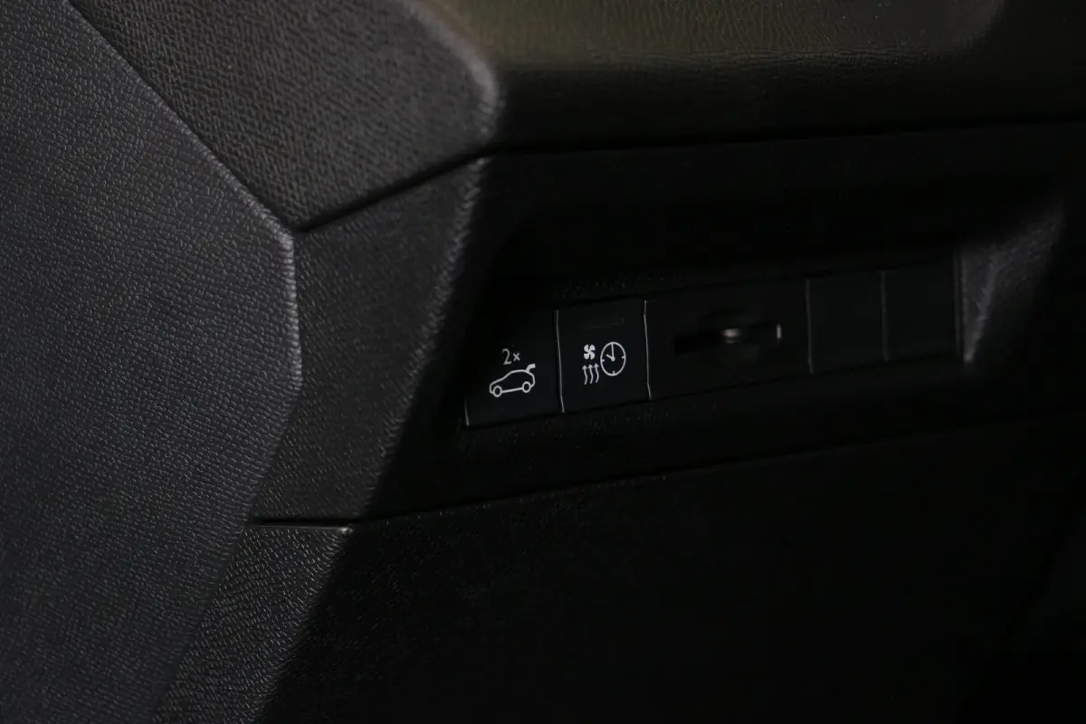 GT Avantage 58 kWh | Navi | Camera | Stoel- en stuur verwarming | Apple Carplay/Android | Ad. Cruise | DAB |