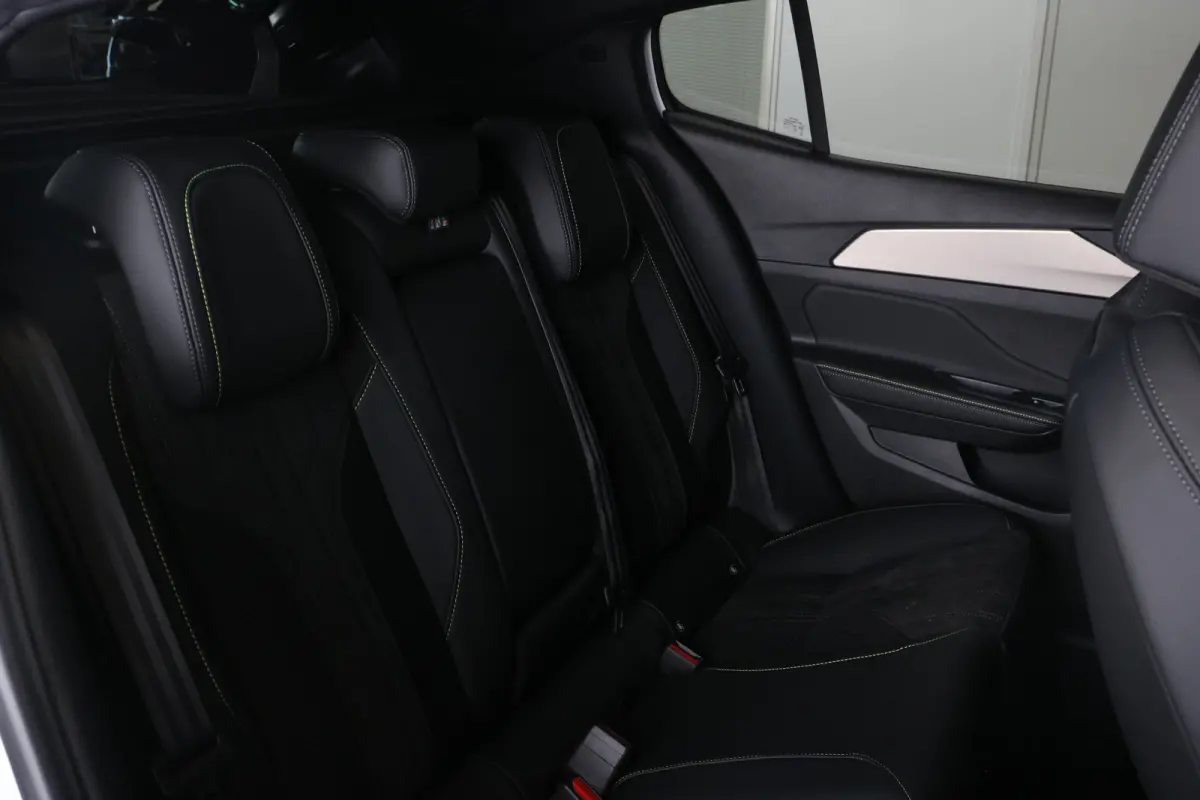 GT Avantage 58 kWh | Navi | Camera | Stoel- en stuur verwarming | Apple Carplay/Android | Ad. Cruise | DAB |