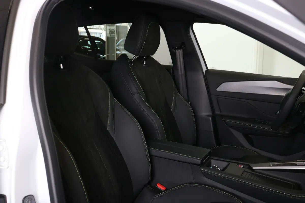 GT Avantage 58 kWh | Navi | Camera | Stoel- en stuur verwarming | Apple Carplay/Android | Ad. Cruise | DAB |
