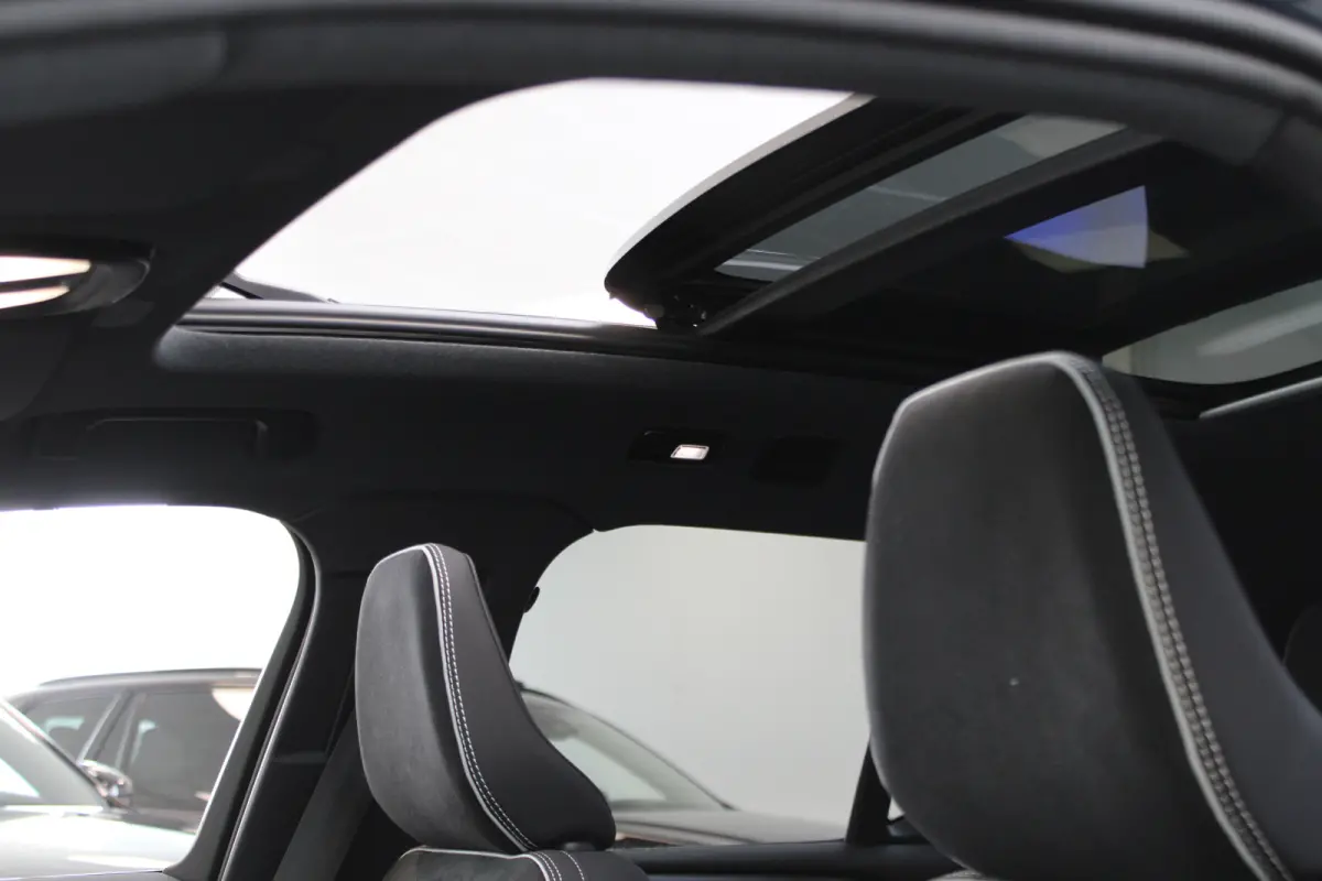 Ext. Range Europa Ultra Black Edition | Privacy glas | Power Seats | Pano-dak | Nubuck