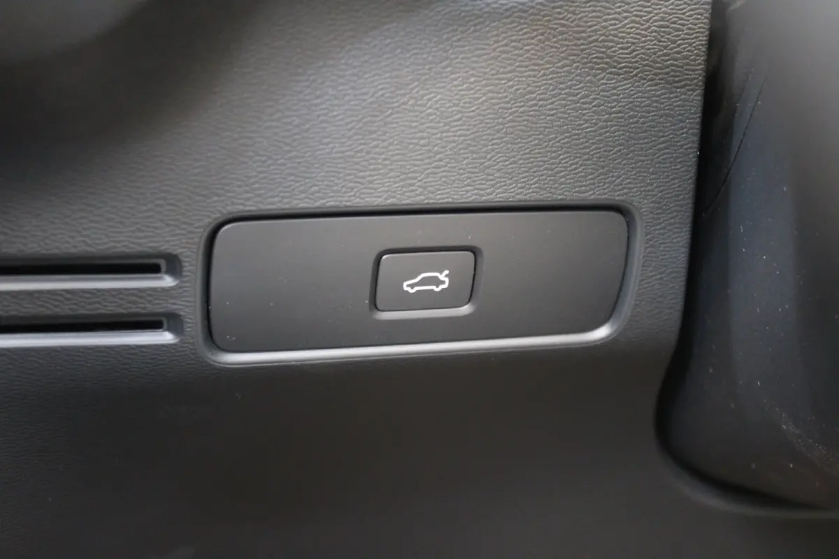 Ext. Range Europa Ultra Black Edition | Privacy glas | Power Seats | Pano-dak | Nubuck