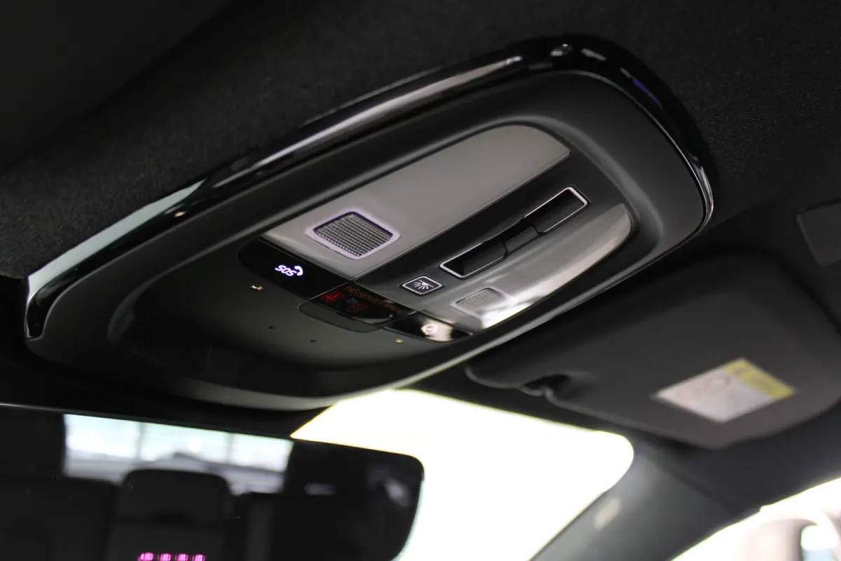 Ext. Range Europa Ultra Black Edition | Privacy glas | Power Seats | Pano-dak | Nubuck