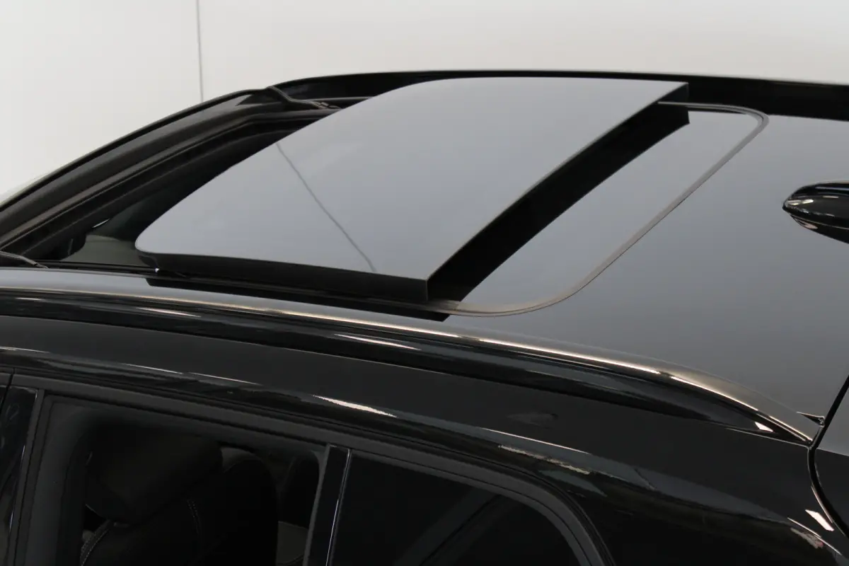 Ext. Range Europa Ultra Black Edition | Privacy glas | Power Seats | Pano-dak | Nubuck