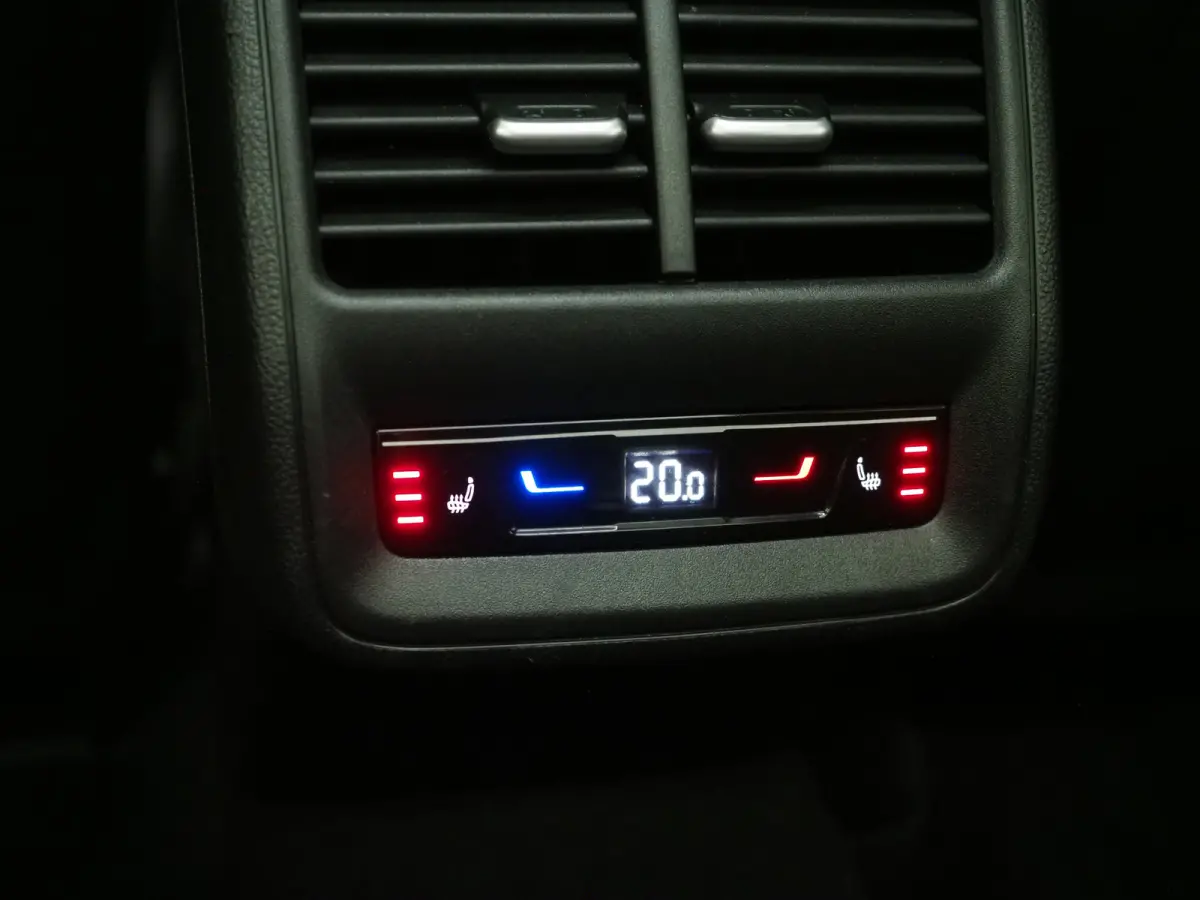 1.5 eHybrid Elegance | 5 Jaar Garantie | Panoramadak | Leder/Alcantara | Trekhaak | Harman/Kardon | HUD | 360 | Keyless