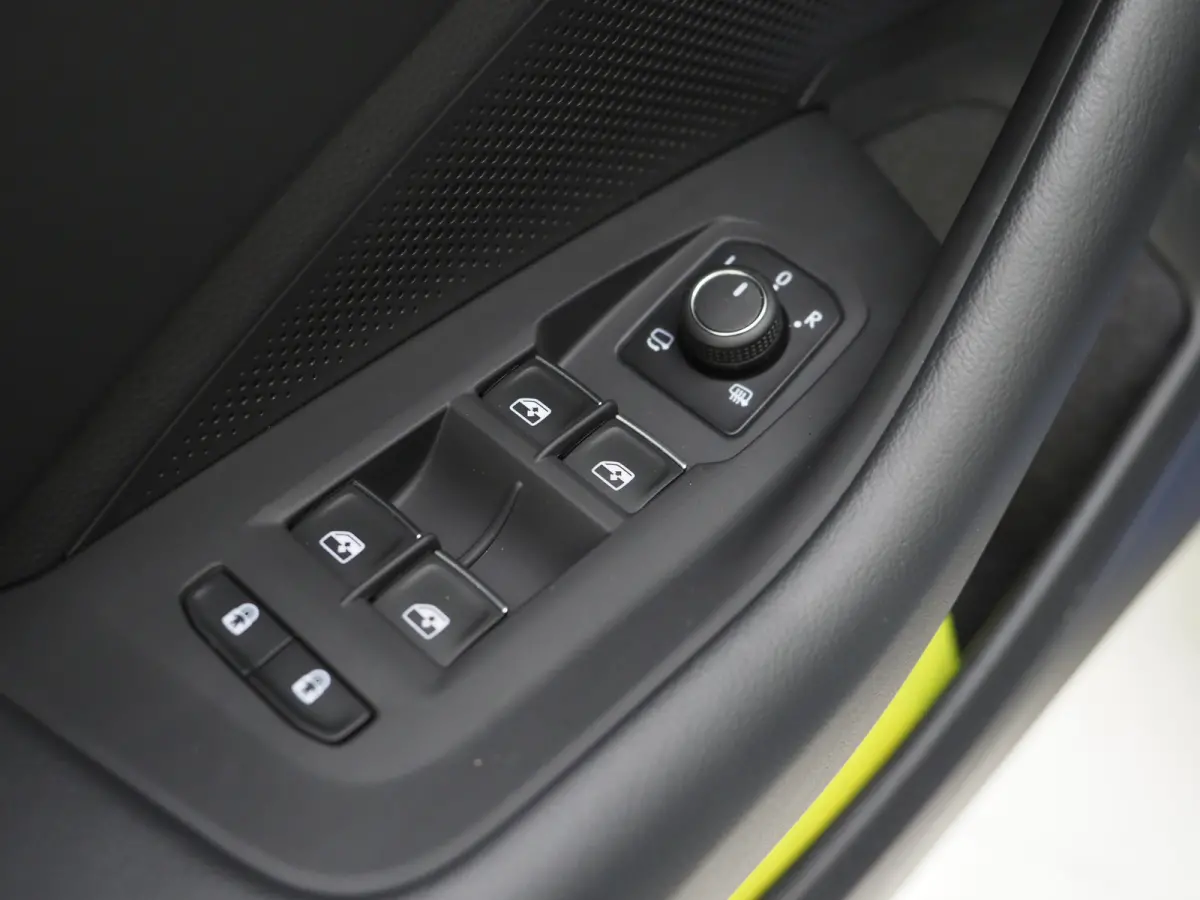 1.5 eHybrid Elegance | 5 Jaar Garantie | Panoramadak | Leder/Alcantara | Trekhaak | Harman/Kardon | HUD | 360 | Keyless