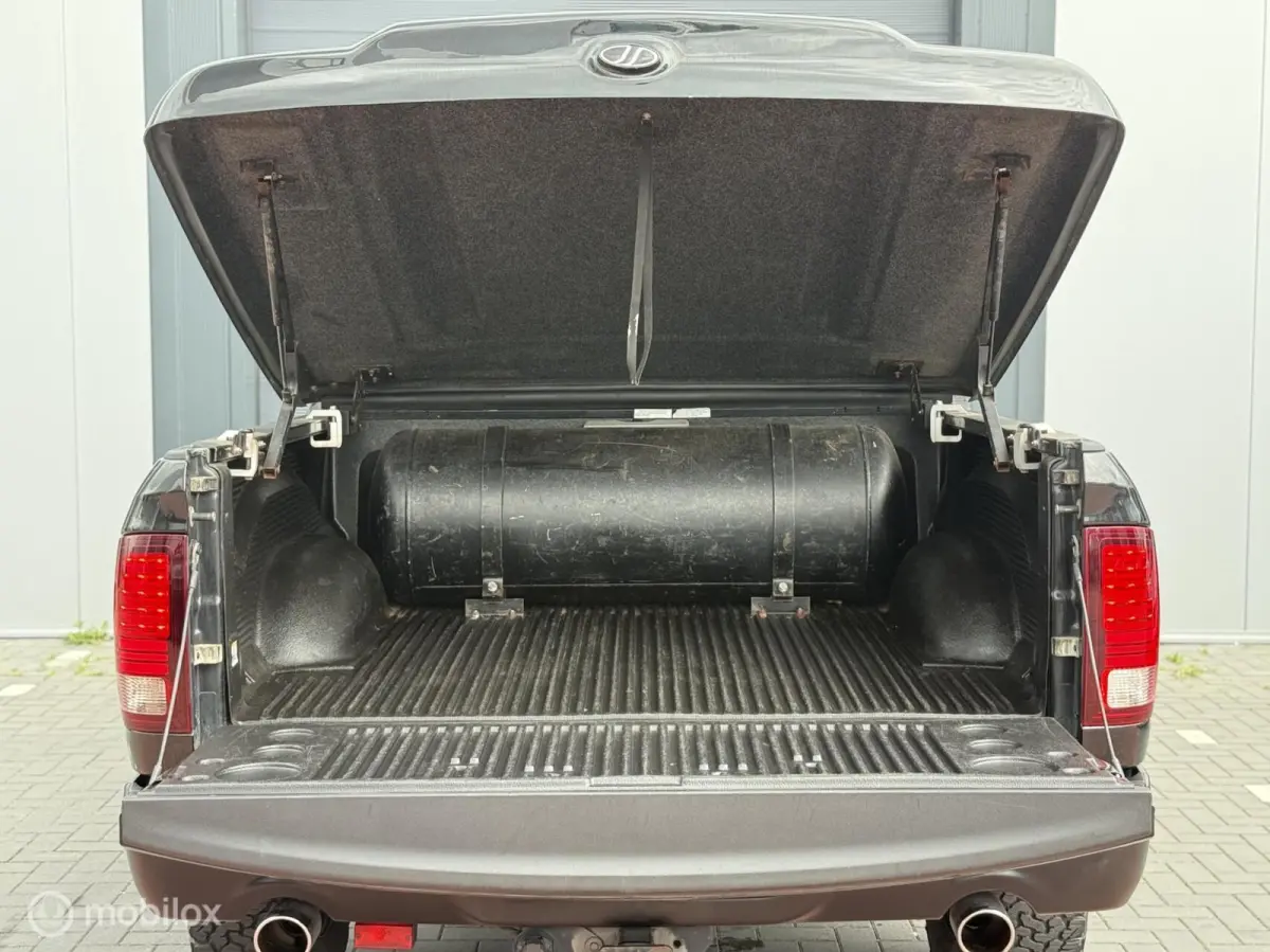 1500 4X4 5.7 V8 4x4 Crew Cab 5'7 Rebel
