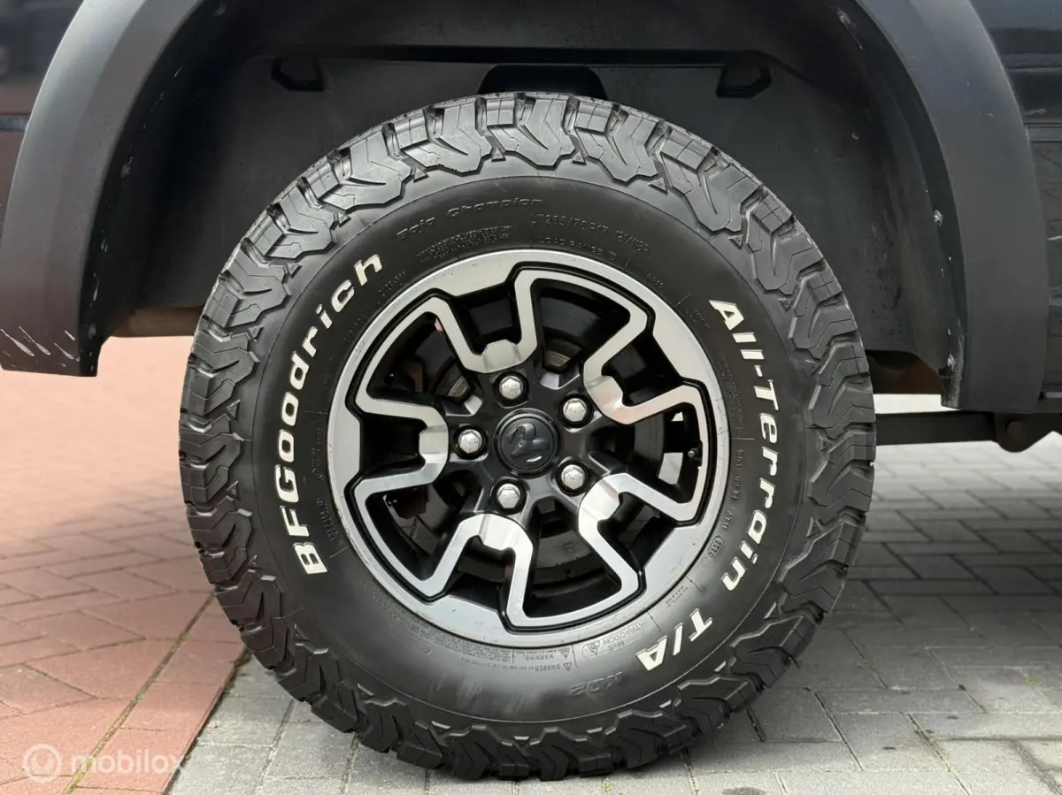 1500 4X4 5.7 V8 4x4 Crew Cab 5'7 Rebel