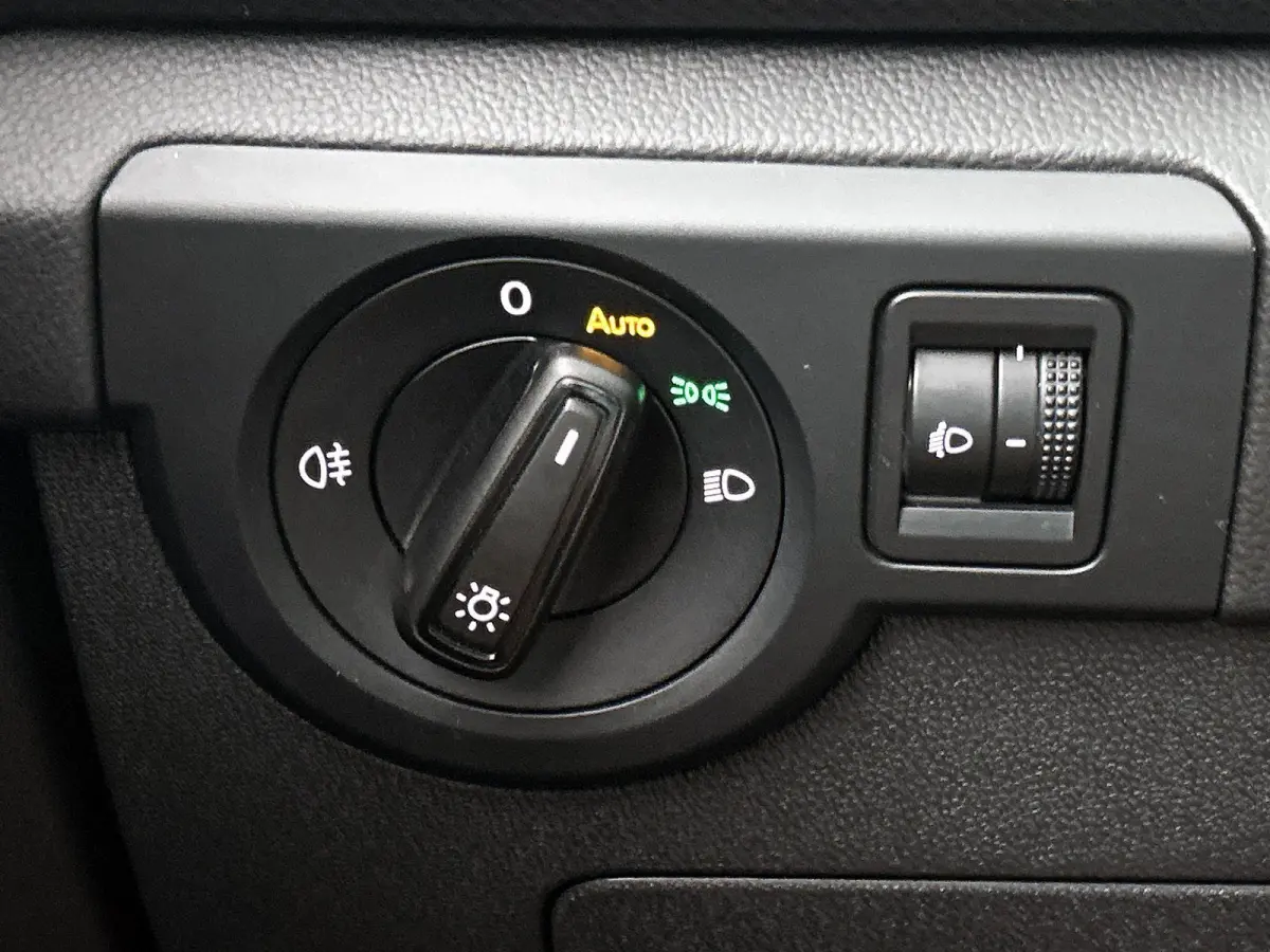 1.0 TSI Life Edition | 95 PK | Trekhaak | Manilla Velgen | All Season Banden | Keyless | Climatronic (Automatische Airco) | Digital Cockpit |