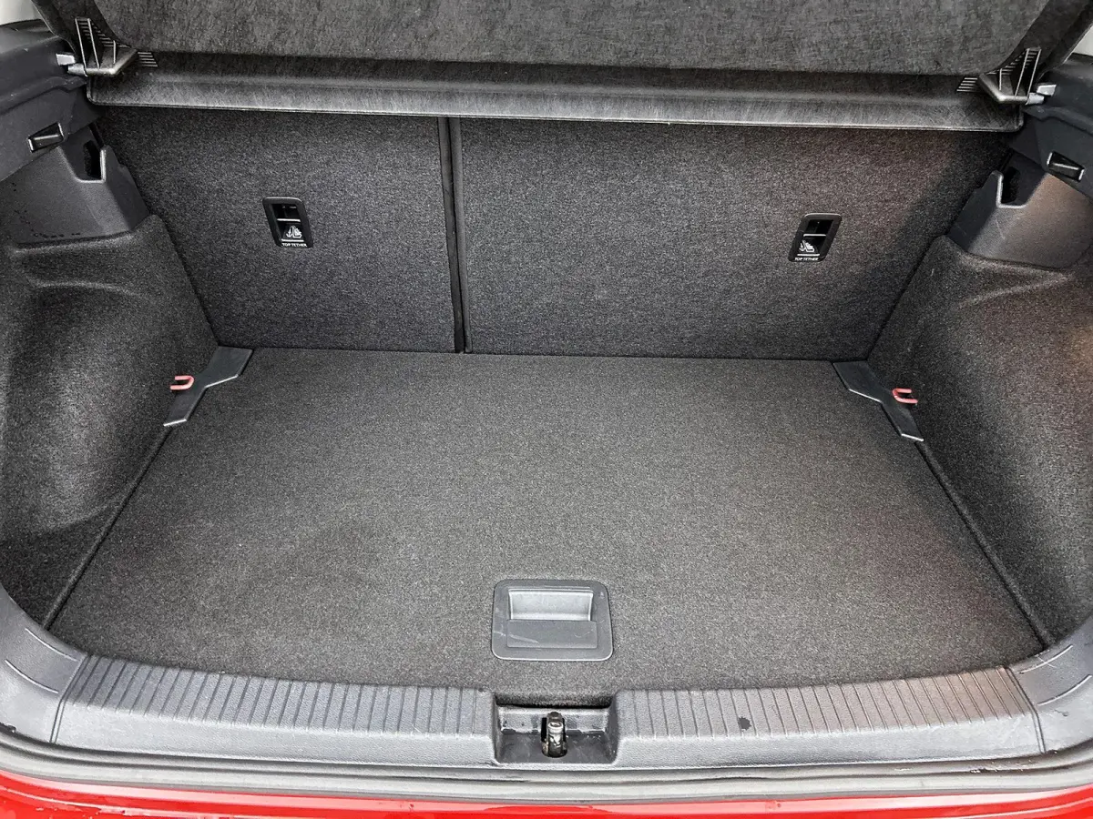 1.0 TSI Life Edition | 95 PK | Trekhaak | Manilla Velgen | All Season Banden | Keyless | Climatronic (Automatische Airco) | Digital Cockpit |