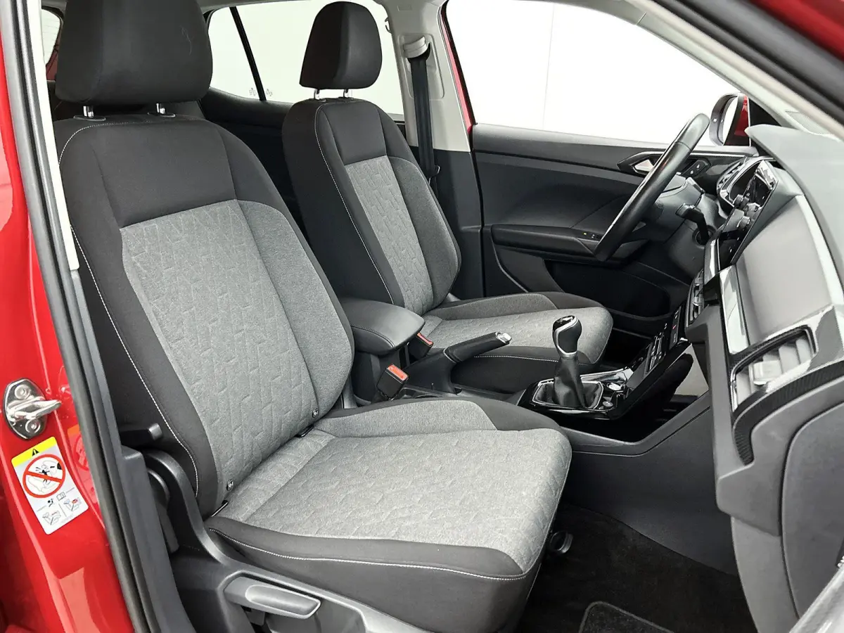 1.0 TSI Life Edition | 95 PK | Trekhaak | Manilla Velgen | All Season Banden | Keyless | Climatronic (Automatische Airco) | Digital Cockpit |