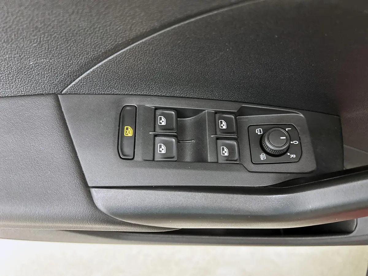 1.0 TSI Life Edition | 95 PK | Trekhaak | Manilla Velgen | All Season Banden | Keyless | Climatronic (Automatische Airco) | Digital Cockpit |