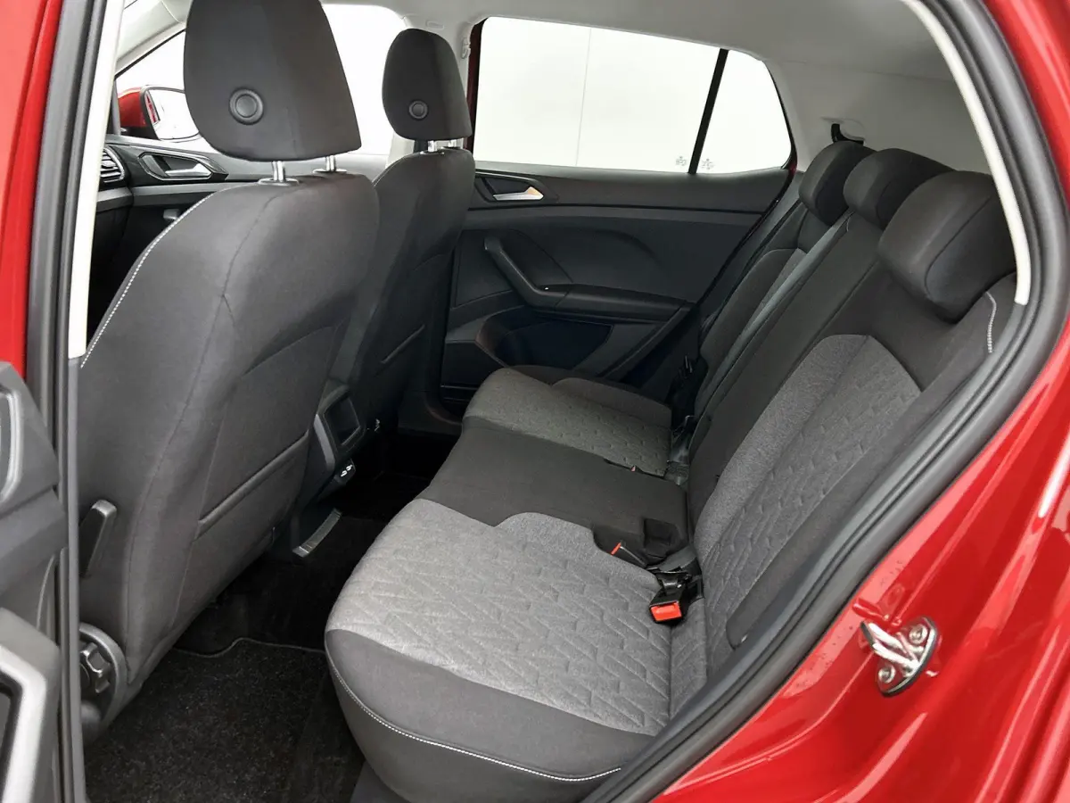 1.0 TSI Life Edition | 95 PK | Trekhaak | Manilla Velgen | All Season Banden | Keyless | Climatronic (Automatische Airco) | Digital Cockpit |