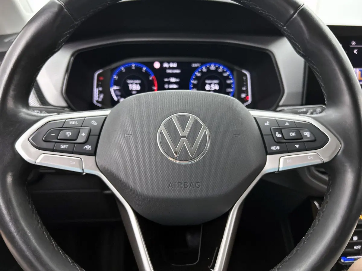 1.0 TSI Life Edition | 95 PK | Trekhaak | Manilla Velgen | All Season Banden | Keyless | Climatronic (Automatische Airco) | Digital Cockpit |