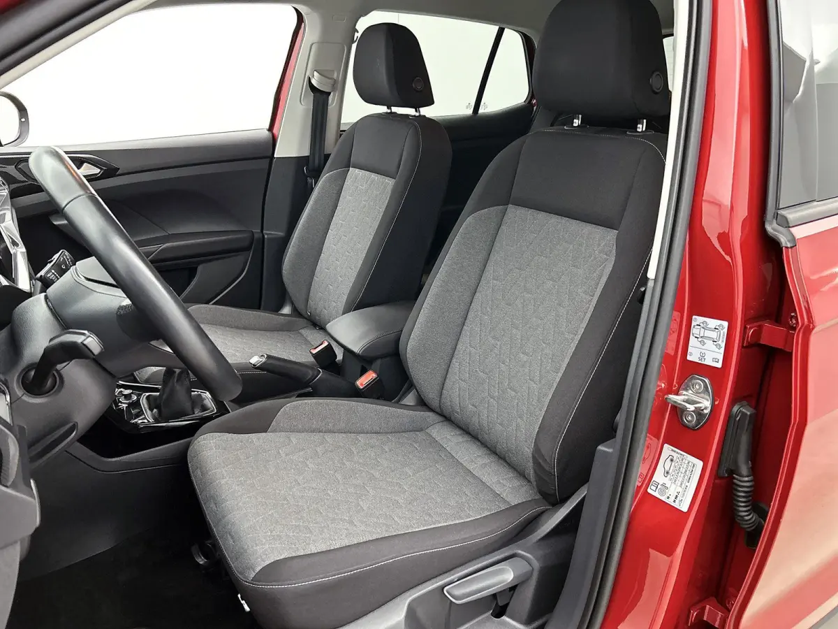 1.0 TSI Life Edition | 95 PK | Trekhaak | Manilla Velgen | All Season Banden | Keyless | Climatronic (Automatische Airco) | Digital Cockpit |