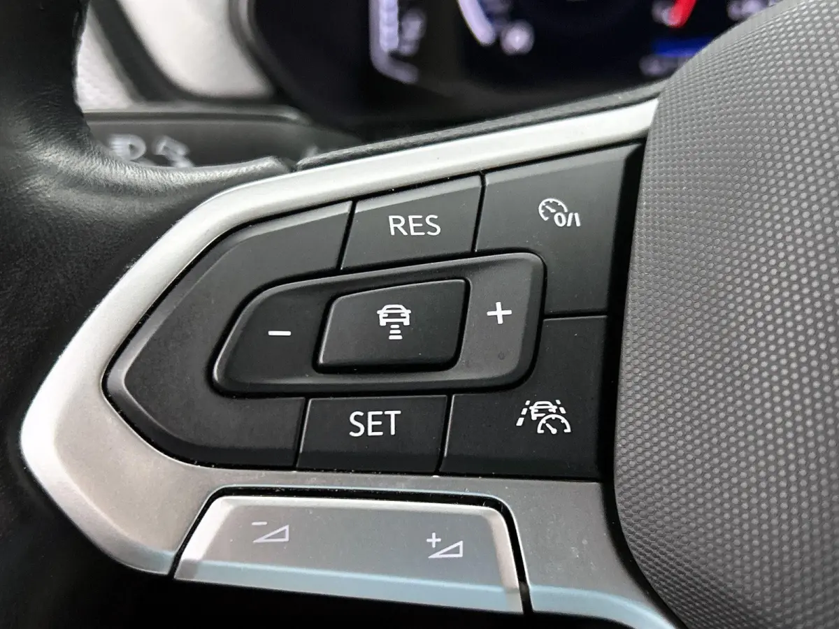1.0 TSI Life Edition | 95 PK | Trekhaak | Manilla Velgen | All Season Banden | Keyless | Climatronic (Automatische Airco) | Digital Cockpit |